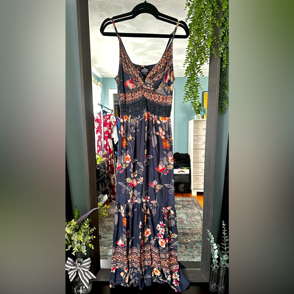 NWOT - Floral boho maxi dress